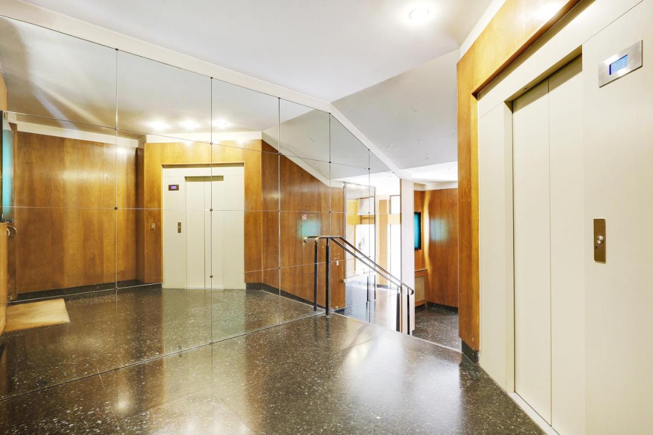 Pick A Flat'S Apartment In Triangle D'Or - Pierre 1Er De Serbie Париж Екстериор снимка